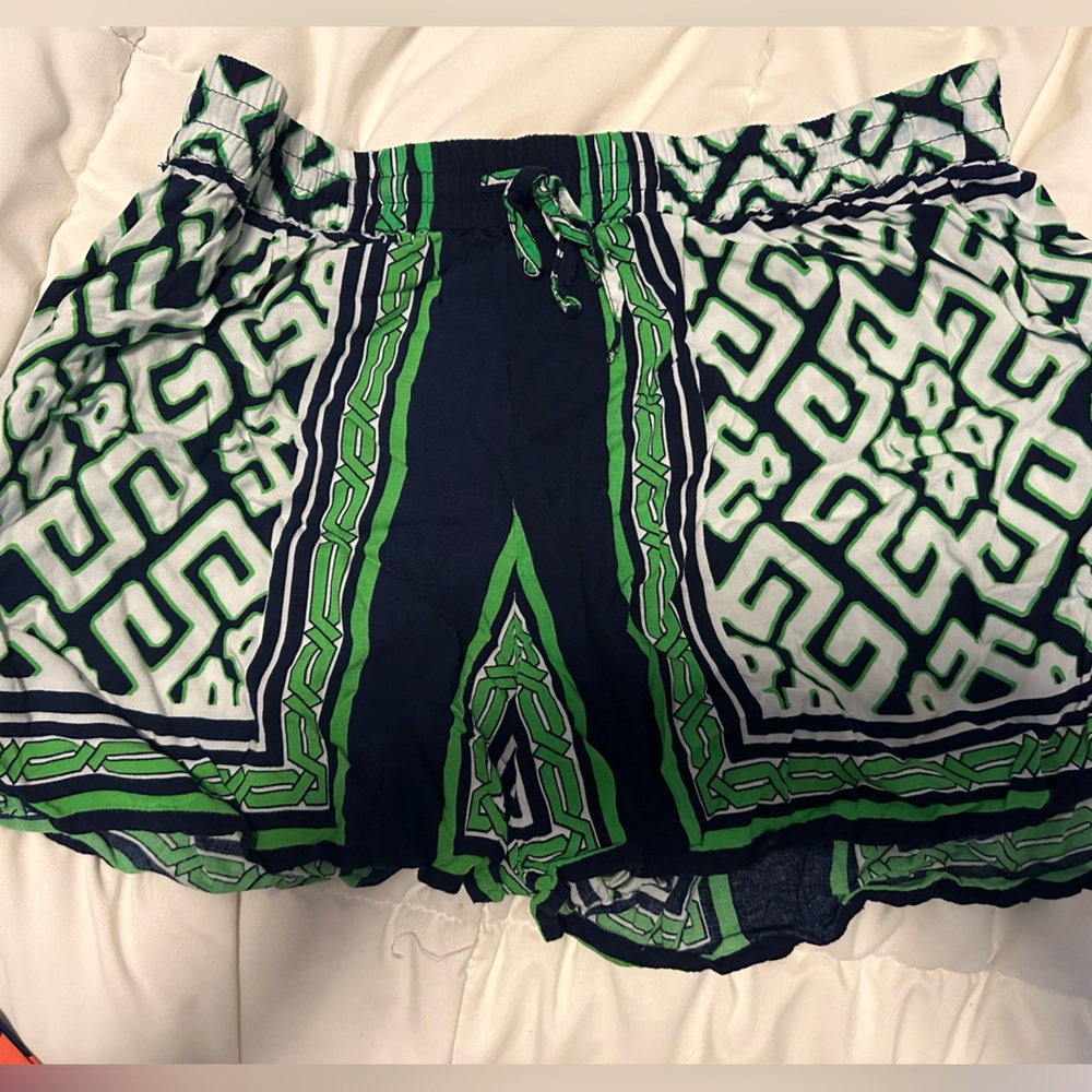 Crown & Ivy Green and Black Patterned Women's Shorts